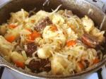 Картофельные кнедли с капустой и домашней колбасой