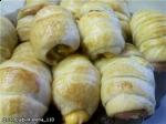 Закусочные рулетики из слоёного теста