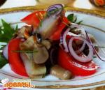 Римский салат из малосольной сельди