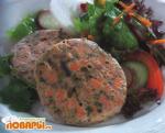 Запеченные котлетки из лосося с овощами