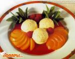 Персики с мороженым