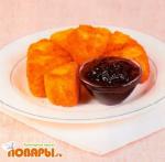 Камамбер с клюквенным оусом