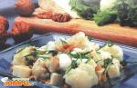 Салат из цветной капусты с орехами и брынзой