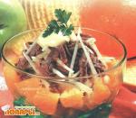 Салат мясной с апельсинами