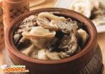 Пельмени с грибами в горшочках
