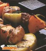 Шашлык из свинины с яблоками и кабачком