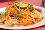Острая фучжи с морковью и свежими овощами