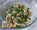 Салат из кальмаров с грибами.