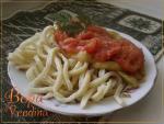 Лапша домашняя с помидорами и зеленой фасолью по-кубински.