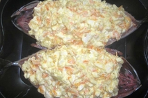 Шаг 2: Лук порезать, морковь натереть на …