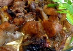 Рецепт: Свинина, запеченная со сливами