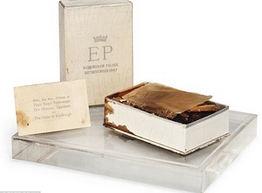 Статья: Кусочек истории: выставлен на продажу 66-летний торт со свадьбы английской королевы