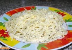 Спагетти с сыром фета и пармезан