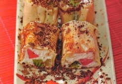 Сладкий ролл с фруктами