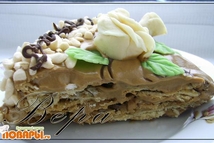 Шаг 3: Крем: Взбить масло со сгущенкой …