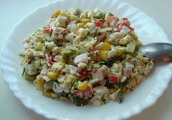 Рецепт: Салат с крабовыми палочками и лапшой б/п