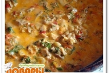 Шаг 2: К мясу закинуть лук,нарезанный кубикам, …