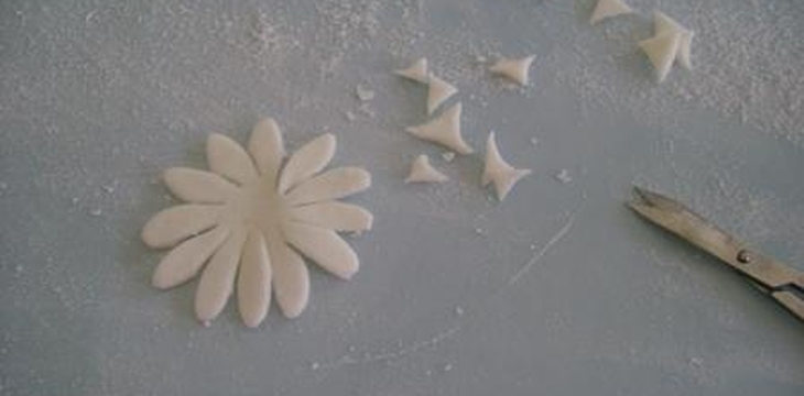 Шаг №4 МК ромашек и листочков от Annula