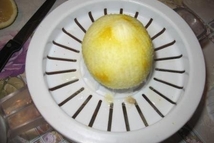 Шаг 1: Лимоны вымыть. Натереть цедру одного …