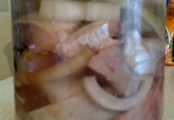 Селедка, маринованная по рецепту Эктора Браво