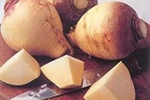 Шаг 1: Мясо натереть солью и специями …