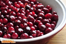 Шаг 1: Вишню отделите от косточек. Можно …