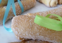 Рецепт: Трубочки с вишней