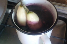 Шаг 3: В кастрюльку налить вино, добавить …