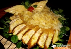 Куриное филе с карри и яблочным соусом