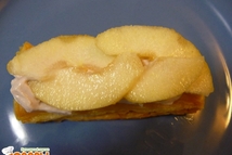 Шаг 4: Намажьте эту полоску сырной смесью …