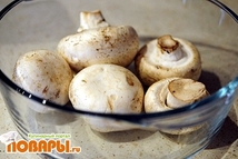 Шаг 5: Без ожидания нужно подготовить грибы …