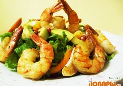 Рецепт: Легкий салатик из креветок и мандаринок