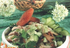 Салат грибной с курицей