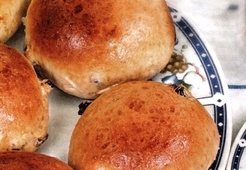 Булочки с изюмом