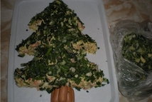 Шаг 3: Посыпать замороженным (еще летом) или …