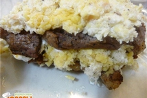 Шаг 2: Сыр натереть на крупной терке, …