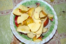 Шаг 3: Помойте яблока, и нарежьте мелко …