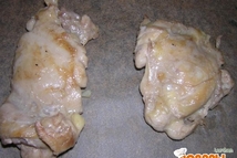 Шаг 2: На другой сковородке обжарить мясо …