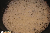 Шаг 4: в разогретой сковородке, смазанной маслом, …