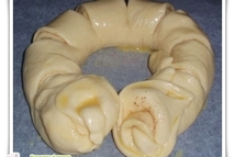 Шаг 5: Из остатка теста сладкая булка …