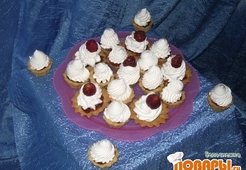 Корзинки с повидлом и белково-заварным кремом