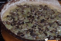 Шаг 3: Сверху грибы.