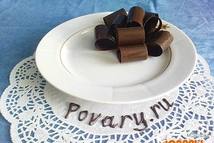 Шаг 5: Блюдо для сладостей украшаем шоколадным …