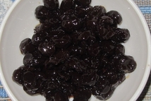 Шаг 4: вишню из варенья