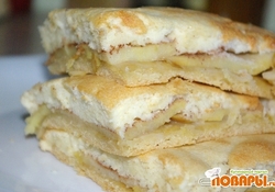 Рецепт: Яблочный пирог с творожным бисквитом