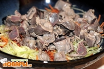 Шаг 3: Огурчик, натереть на терке. Все …