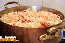 Шаг 10: Теперь можно добавлять капусту. Выжидаем …