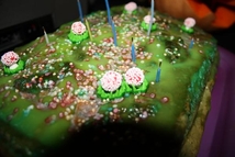 Шаг 6: Посыпаем кокосовой стружкой, украшаем пасхальной …