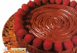 Шоколадный торт с малиновым конфитюром