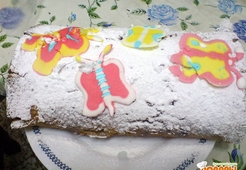 Бисквитный рулет с творогом и черникой